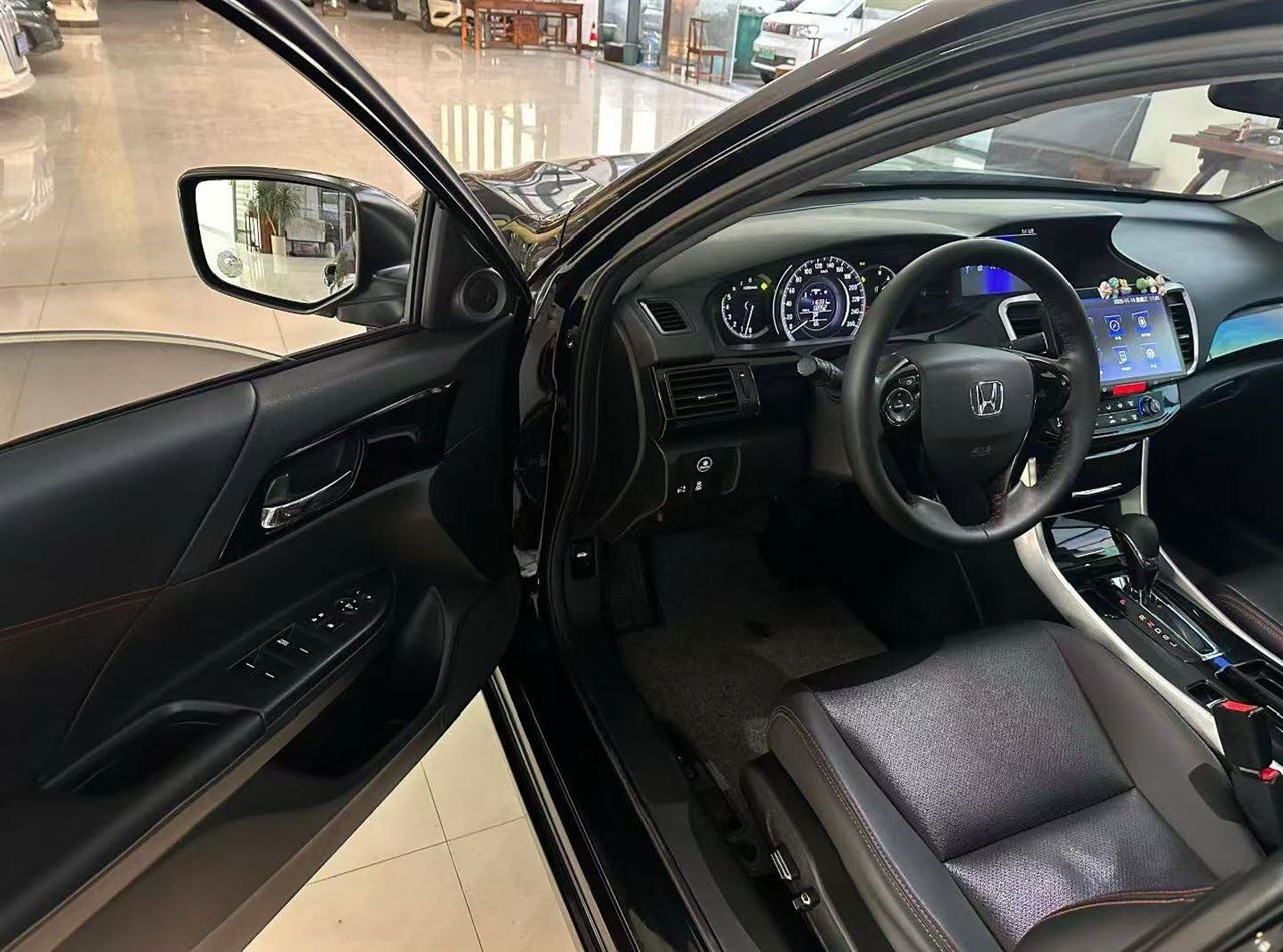 18年本田雅阁仅6.18万!2.0自吸+底盘扎实,首付1万多提B级保值王!